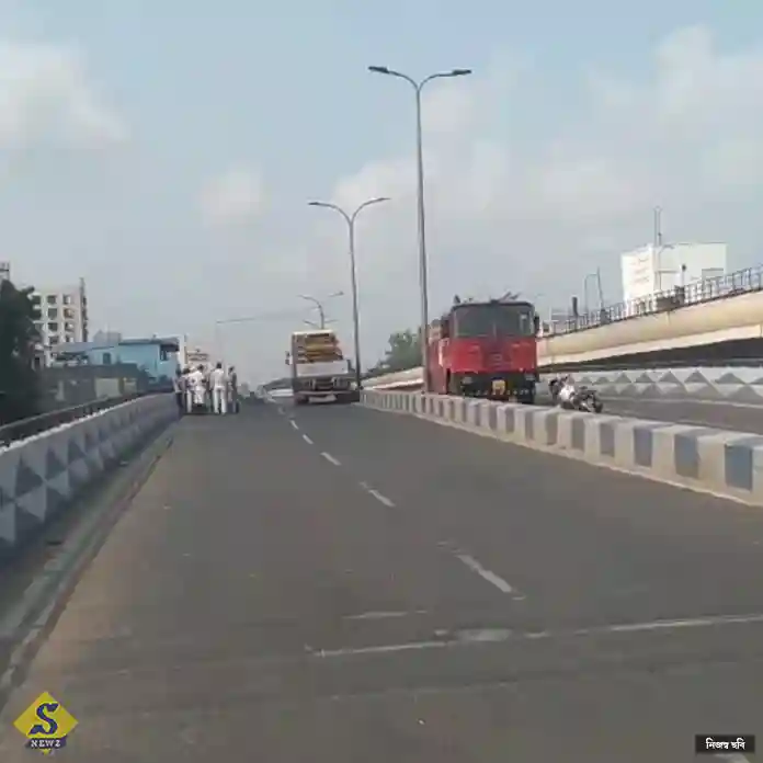 তারাতলা ব্রিজে এলপিজি গ্যাস লিক! পরিস্থিতি নিয়ন্ত্রণেও