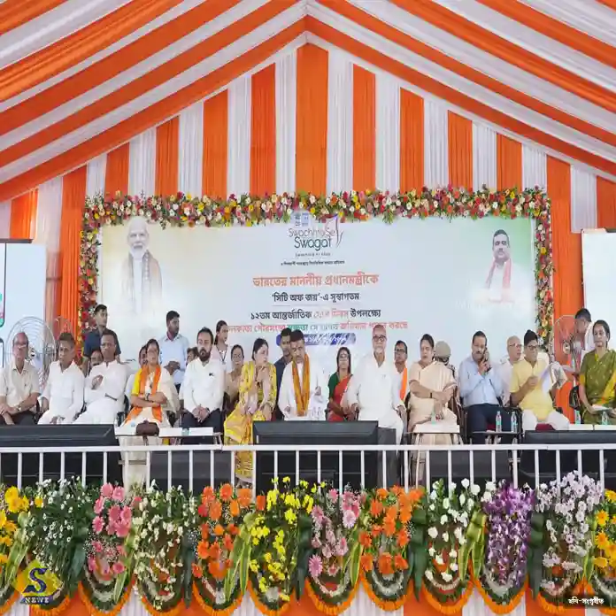 মমতার ভ্রাতৃবধূ-স্বরূপের স্ত্রী শুভেন্দুর পাশে, ডাকলেন ববি-মালাকে