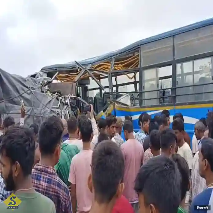 ময়নাগুড়িতে লরিতে সরকারি বাসের ধাক্কা, মৃত ৫
