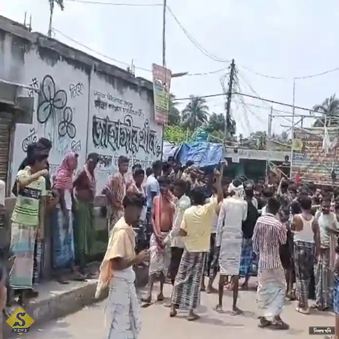 জাহাঙ্গিরের মুক্তিতে বিক্ষোভ, বাহিনীর তাড়ায় ঝাঁপ পুকুরে 