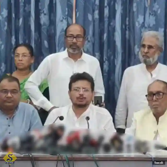 বিদ্রোহীদের দখলে ‘তৃণমূল’, বহিষ্কৃত ঋতব্রতই বিরোধী দলনেতা