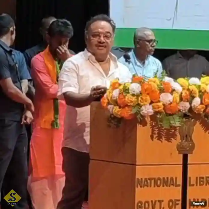 শিক্ষকরাও ‘সরকারি চাকরিজীবী’, সম্ভাবনার কথা জানালেন শমীক