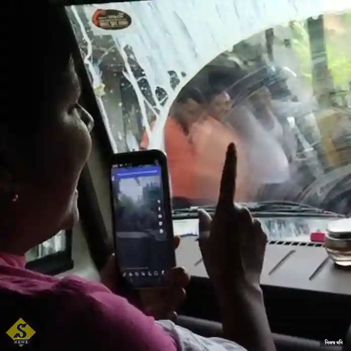 এবার মীনাক্ষীর গাড়িতে ডিমবর্ষণ