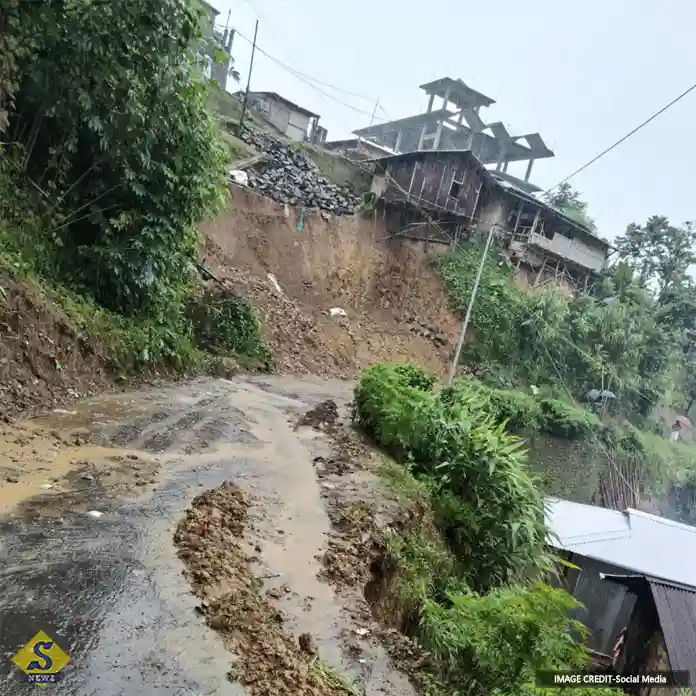 প্রবল বিস্ফোরণে ভুটান পাহাড়ের হ্রদে বিপর্যয়