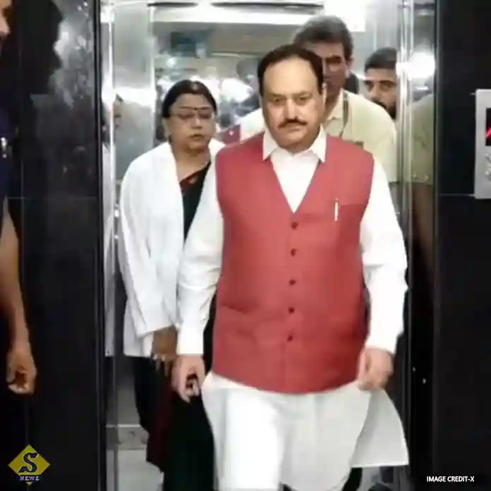 আহত আরশোলা’দের দেখতে হাসপাতালে নাড্ডা