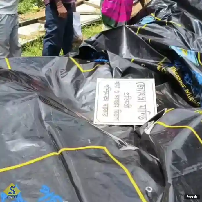 এবার জ্যোৎস্না মাণ্ডির অফিসে তরোয়াল, কন্ডোমও