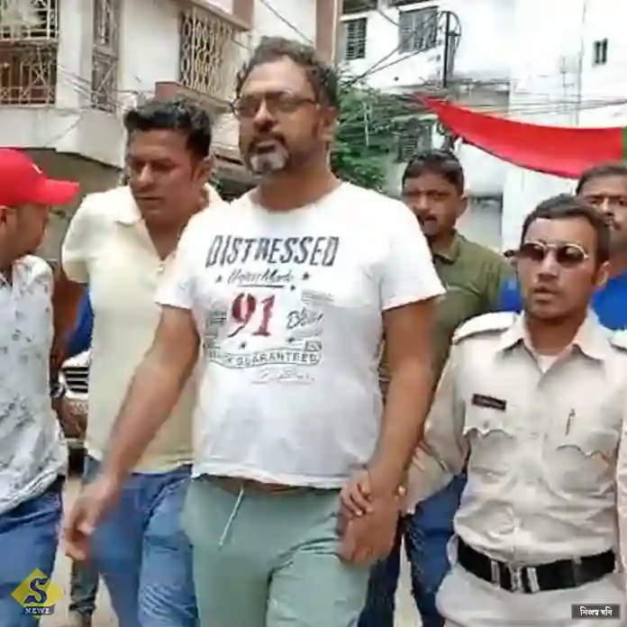 নির্মল ঘোষের ছেলেকে রাস্তায় ঘোরাল পুলিশ