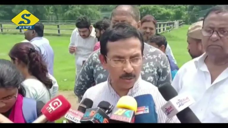 একুশ পালনে টানাপোড়েন, হাজরায় কালীঘাট?